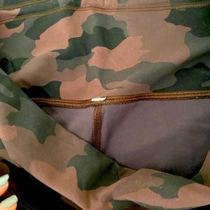 Lulu lemon Align 7/8 legging, burgundy camo, size 10 (never worn but no tag)